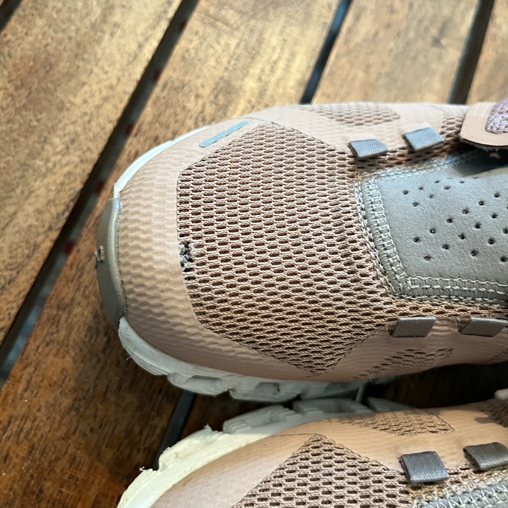 Boo Boo Alert!!!! women's On Cloud 5 running shoes Rosebrown/Fog Sz 6